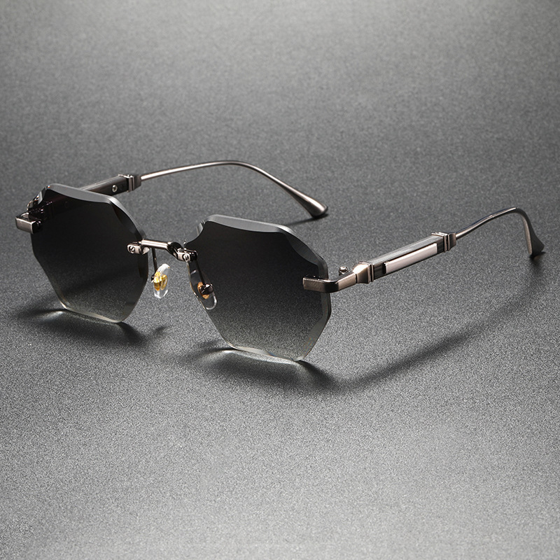 Fashionable Luxury Polygonal Gradient Sunglasses - Image 4