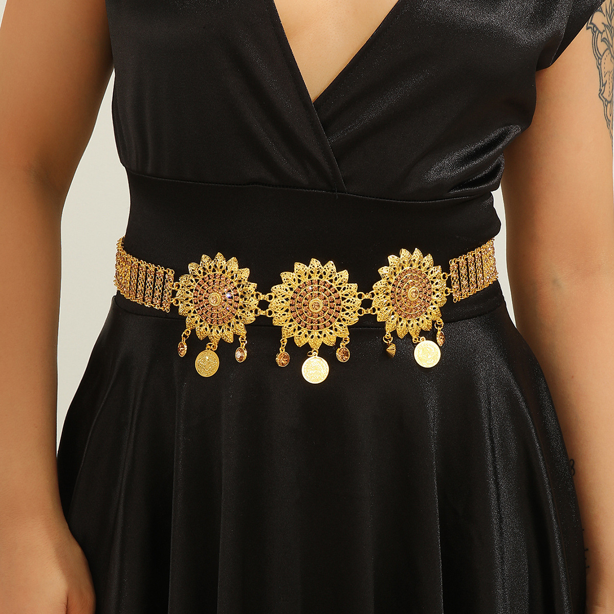 Golden Alloy Hollow-carved Tassel Belt - Image 7